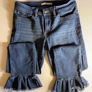 Levi’s ladies jeans w cute ruffle around ankle size27